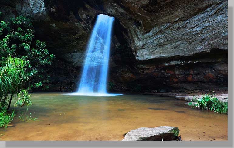 น้ำตกแสงจันทร์ น้ำตกลงรู